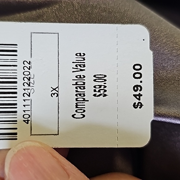 Women's shinny sleevless top. Color is called platinum.By nine West Size… - Picture 9 of 11